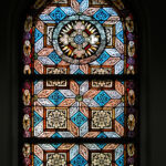 Glasfenster in der Taufkapelle